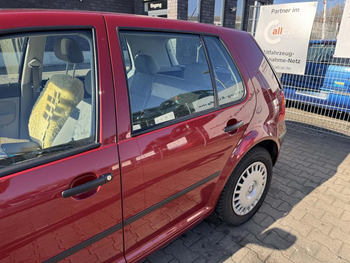 VW Golf 4 original T&uuml;r hinten links LC3K Canyonred Flie&szlig;heck Rohbau Bj.2000